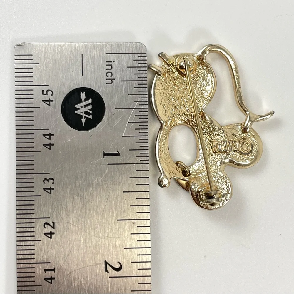 1970’s SARAH COVENTRY MOUSE BROOCH Pin Squeaky Gold Tone Dangle Charm Vintage